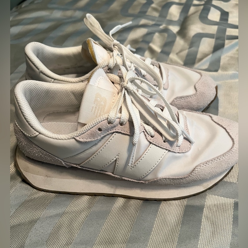 New Balance 237